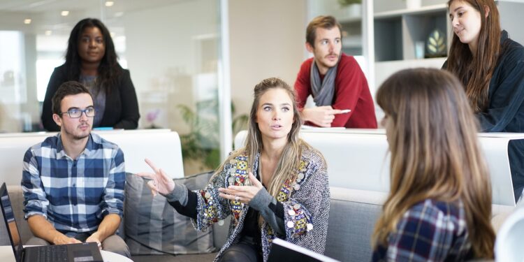 Salario, parità di retribuzione per “stesso lavoro” e per “lavoro di pari valore”